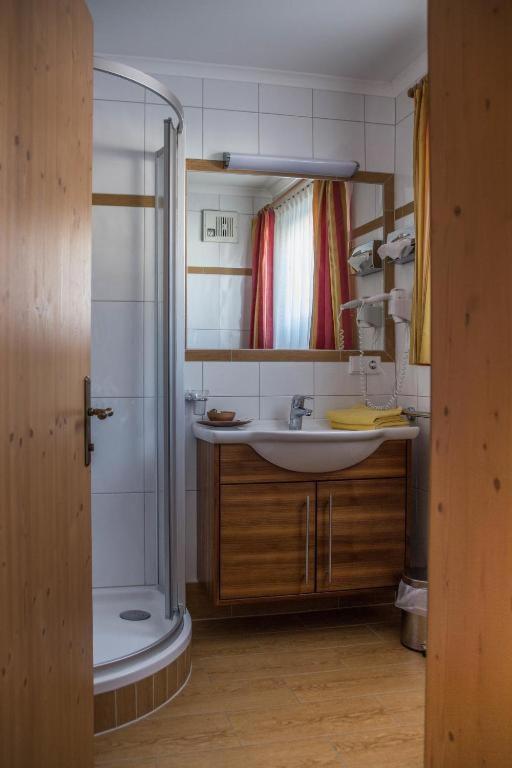Klausner Hotel Митерзил Екстериор снимка